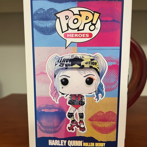 Funko POP! Heroes: Birds of Prey- Harley Quinn (Roller Derby) #307 - Picture 4 of 6